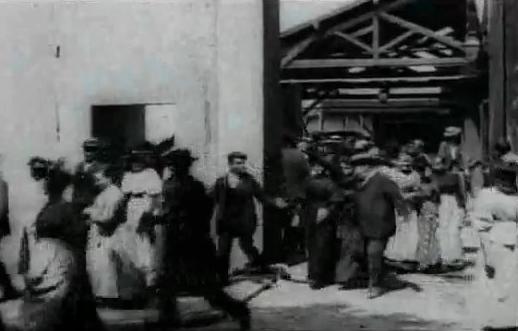 Wyjście robotników z fabryki